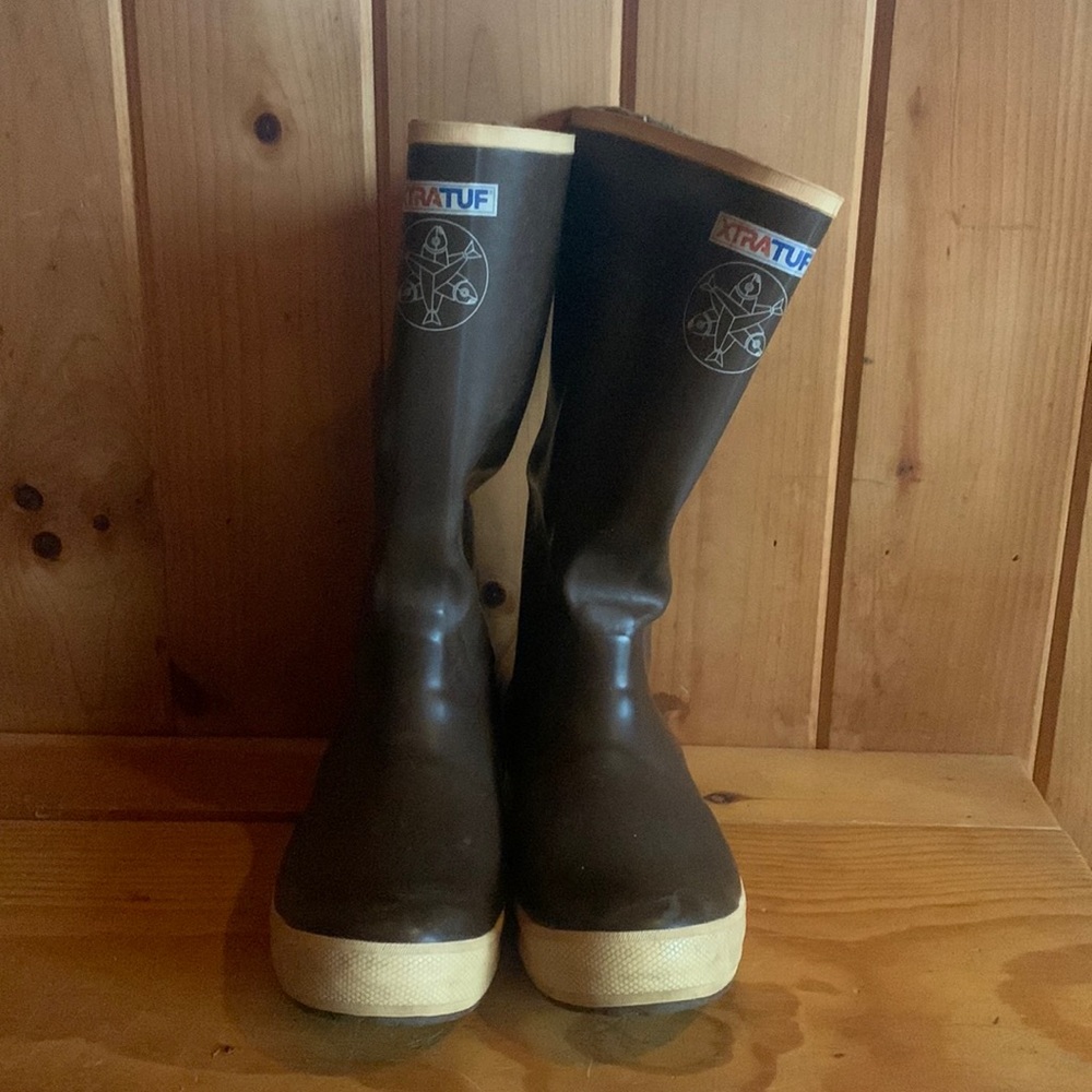 Women’s Xtratuf Salmon Sisters boots.